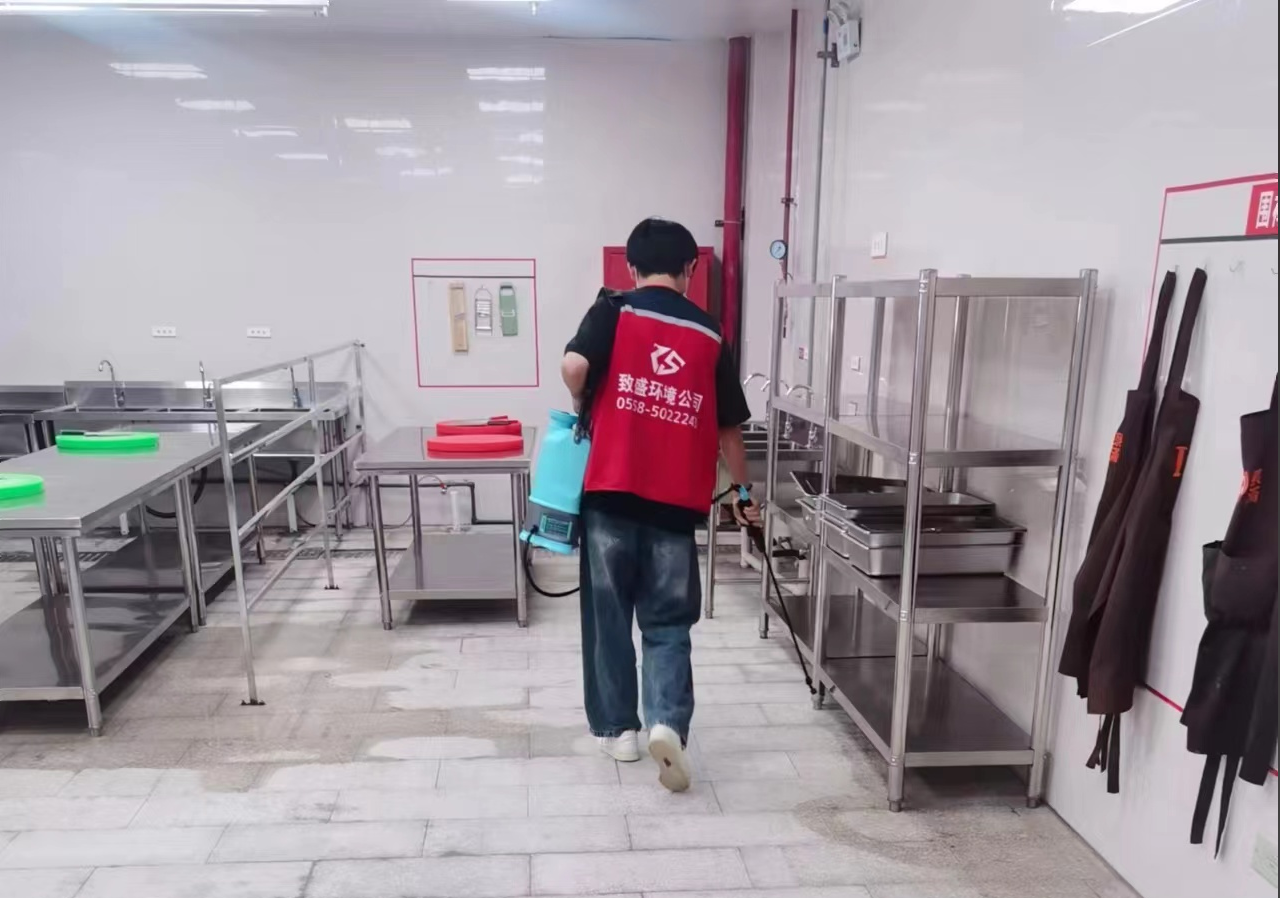 淮北師范攜手泉滿餐飲，共同開(kāi)展除四害行動(dòng)